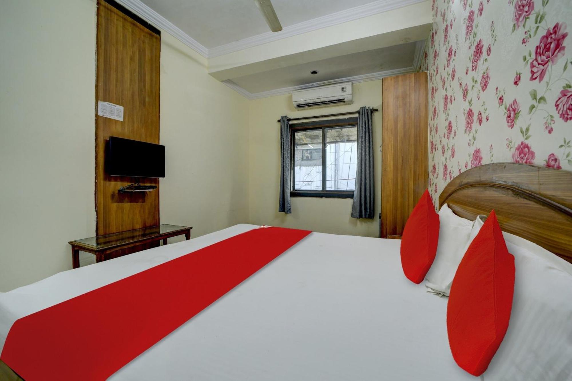 Oyo Flagship 81248 Hotel Satya Vilas โบปาล ภายนอก รูปภาพ