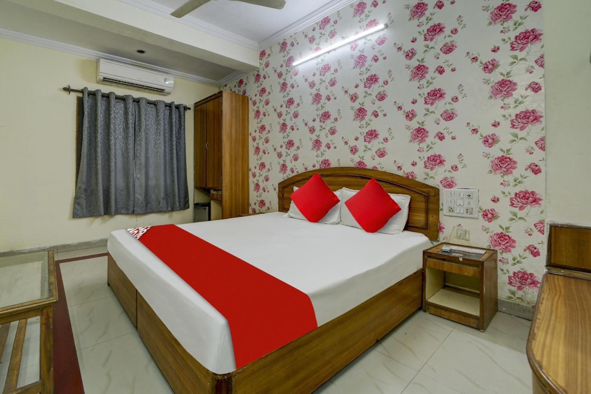 Oyo Flagship 81248 Hotel Satya Vilas โบปาล ภายนอก รูปภาพ